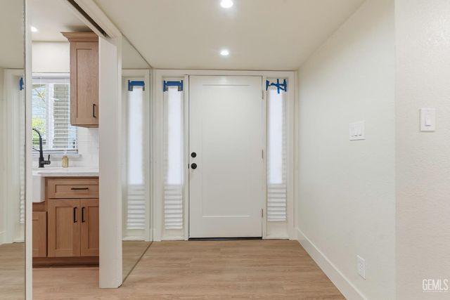 6101 Olive Drive, Bakersfield, CA 93308