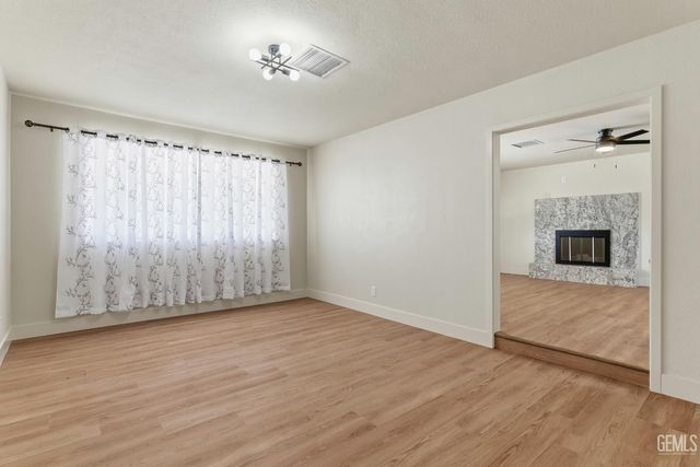 6101 Olive Drive, Bakersfield, CA 93308