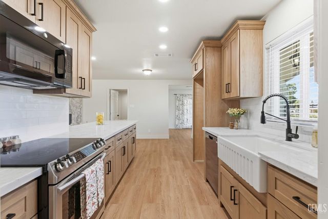 6101 Olive Drive, Bakersfield, CA 93308