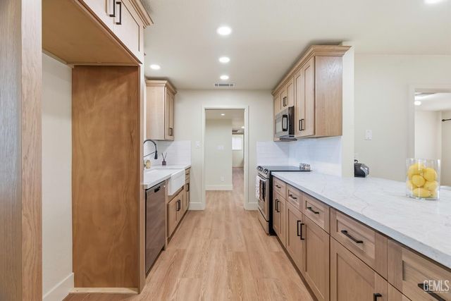 6101 Olive Drive, Bakersfield, CA 93308