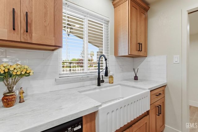 6101 Olive Drive, Bakersfield, CA 93308