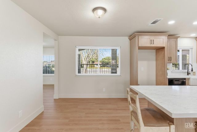 6101 Olive Drive, Bakersfield, CA 93308