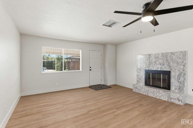 6101 Olive Drive, Bakersfield, CA 93308