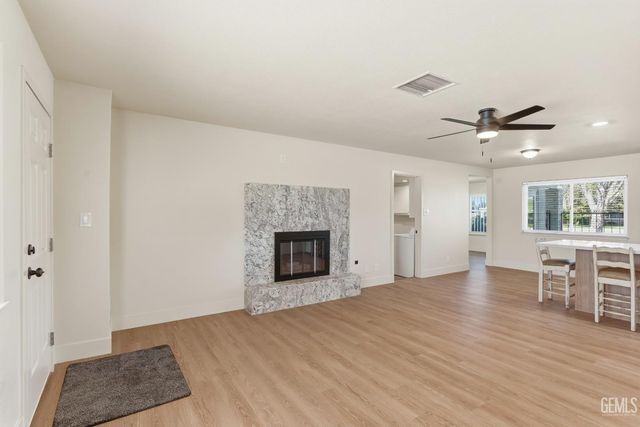 6101 Olive Drive, Bakersfield, CA 93308