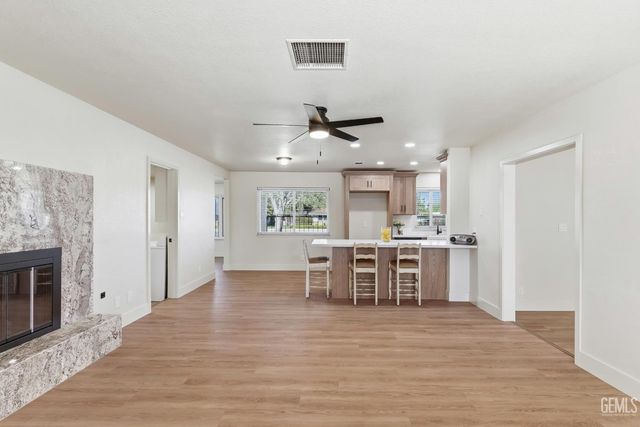 6101 Olive Drive, Bakersfield, CA 93308