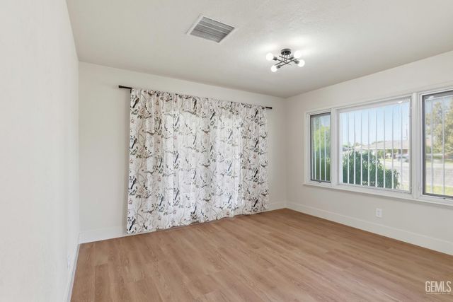 6101 Olive Drive, Bakersfield, CA 93308