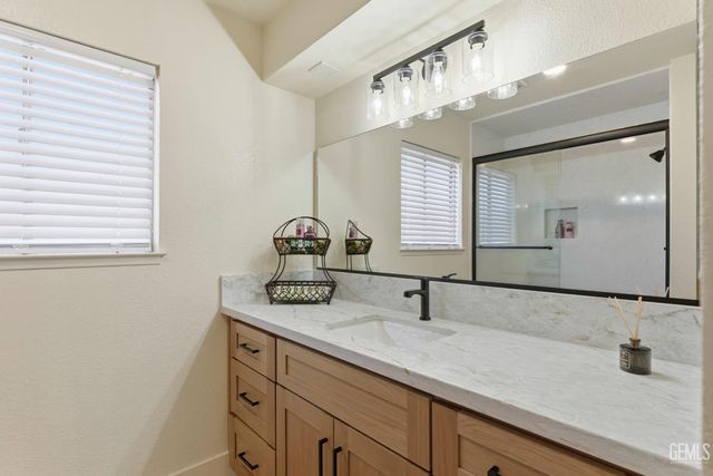 6101 Olive Drive, Bakersfield, CA 93308