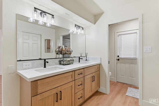 6101 Olive Drive, Bakersfield, CA 93308