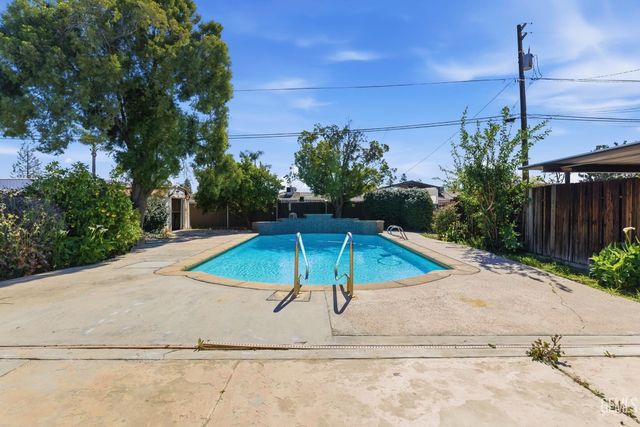 6101 Olive Drive, Bakersfield, CA 93308