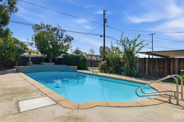 6101 Olive Drive, Bakersfield, CA 93308