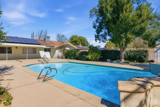 6101 Olive Drive, Bakersfield, CA 93308