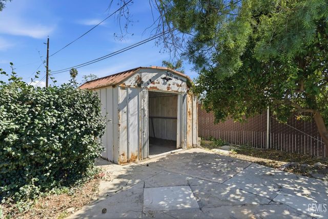 6101 Olive Drive, Bakersfield, CA 93308