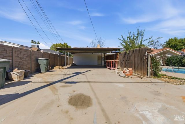 6101 Olive Drive, Bakersfield, CA 93308