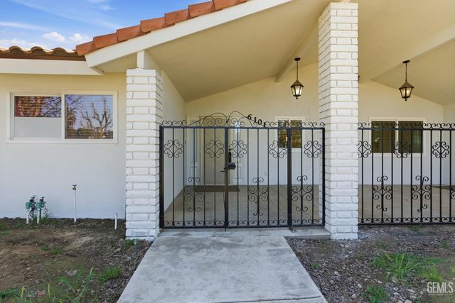 6101 Olive Drive, Bakersfield, CA 93308
