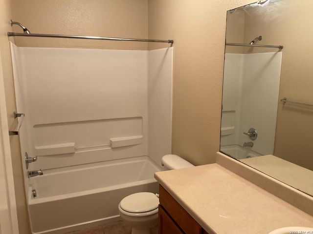 10802 Mathom Lndg Apt 1, Universal City, TX 78148