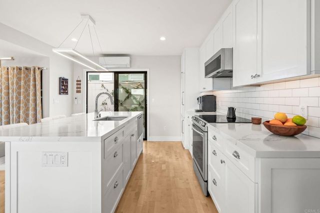 909 Olive Avenue, Coronado, CA 92118