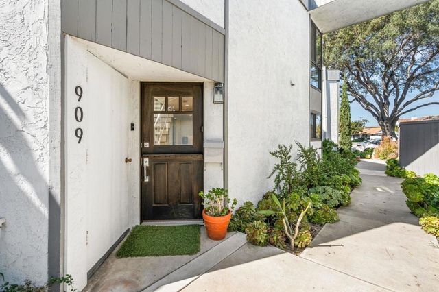 909 Olive Avenue, Coronado, CA 92118