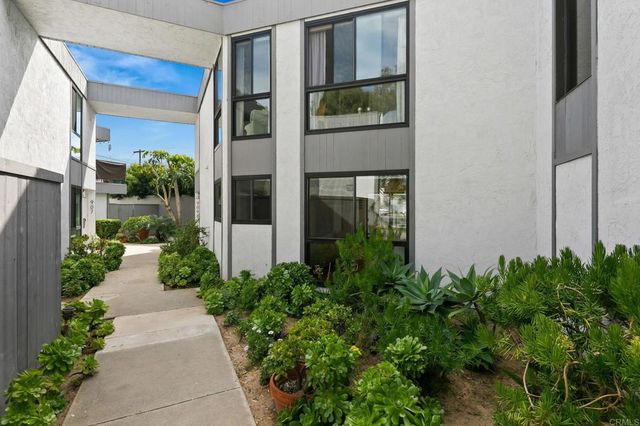 909 Olive Avenue, Coronado, CA 92118