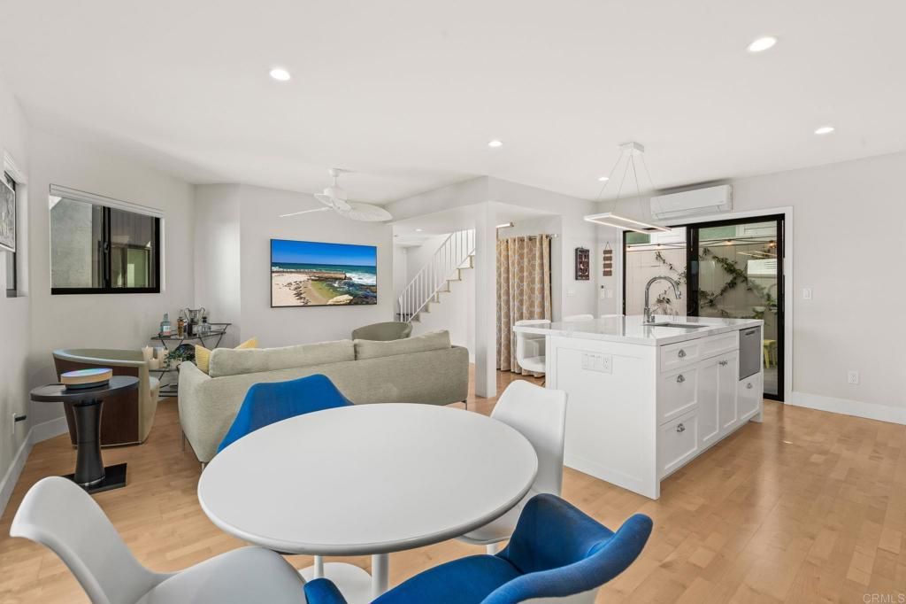 Image 10 of property listing at 909 Olive Avenue, Coronado, CA 92118