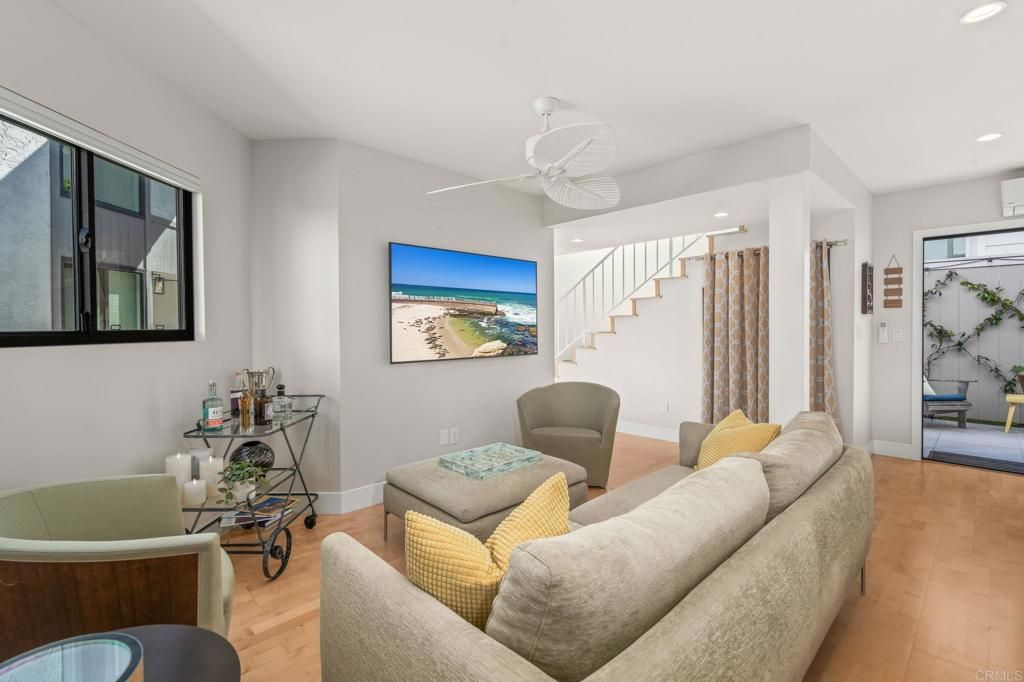 Image 14 of property listing at 909 Olive Avenue, Coronado, CA 92118