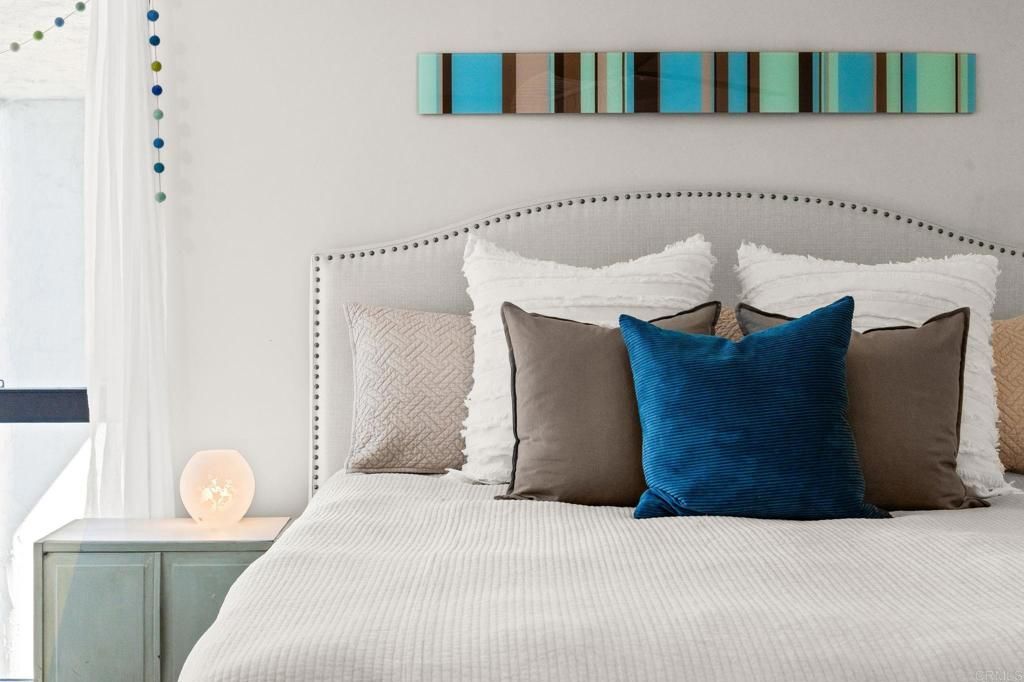 Image 23 of property listing at 909 Olive Avenue, Coronado, CA 92118