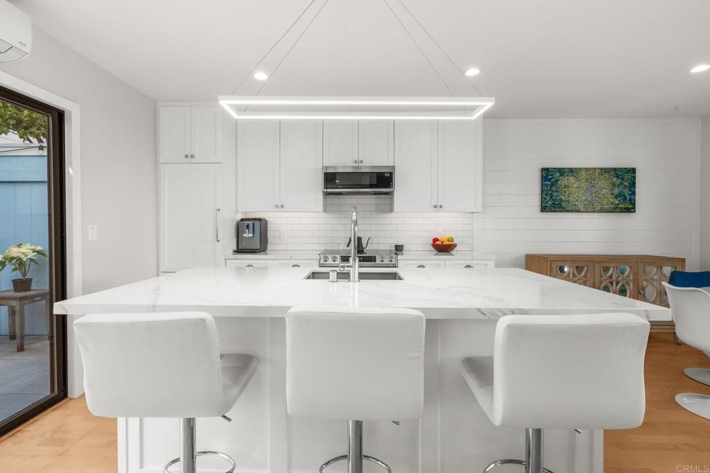 Image 3 of property listing at 909 Olive Avenue, Coronado, CA 92118