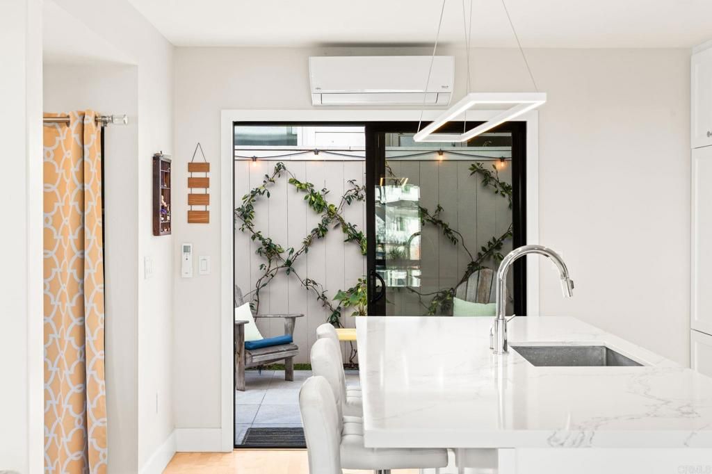 Image 4 of property listing at 909 Olive Avenue, Coronado, CA 92118