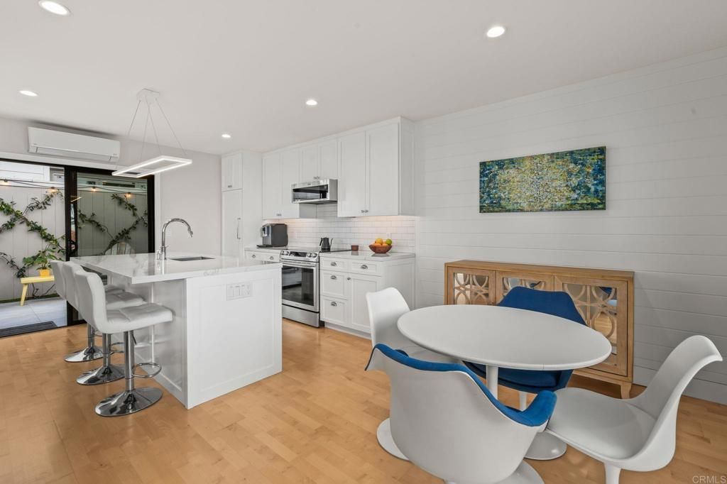 Image 9 of property listing at 909 Olive Avenue, Coronado, CA 92118