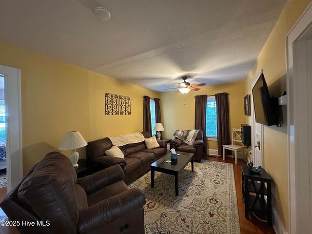 1017 Nicholson Street, Washington, NC 27889