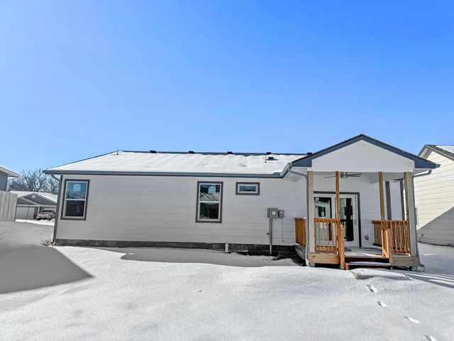 720 N Redbud Ave, Valley Center, KS 67147