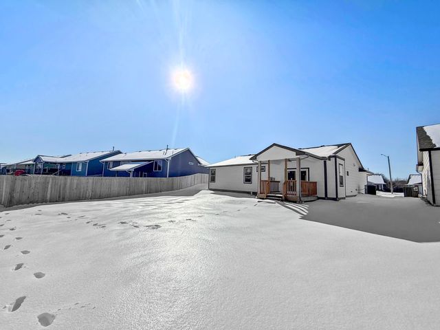 720 N Redbud Ave, Valley Center, KS 67147