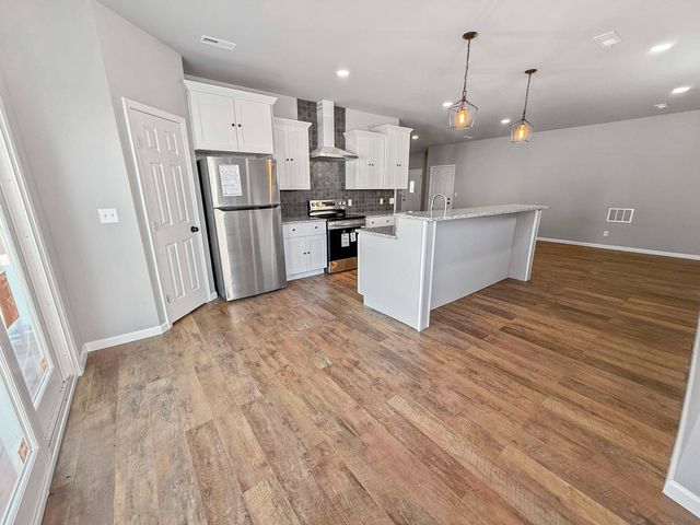 720 N Redbud Ave, Valley Center, KS 67147