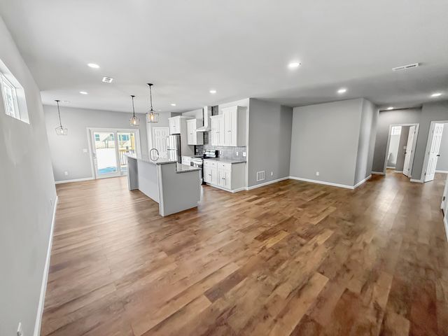 720 N Redbud Ave, Valley Center, KS 67147