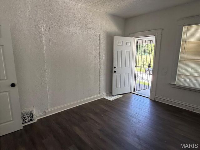 6016 Garesche Avenue, St Louis, MO 63136