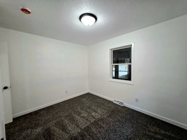 2228 Lyon Street, Des Moines, IA 50317