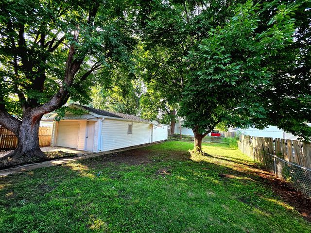 2228 Lyon Street, Des Moines, IA 50317