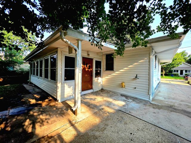 2228 Lyon Street, Des Moines, IA 50317
