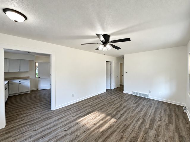 2228 Lyon Street, Des Moines, IA 50317