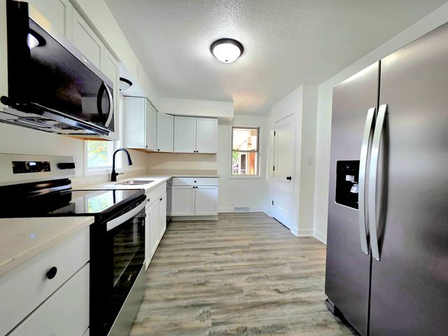 2228 Lyon Street, Des Moines, IA 50317