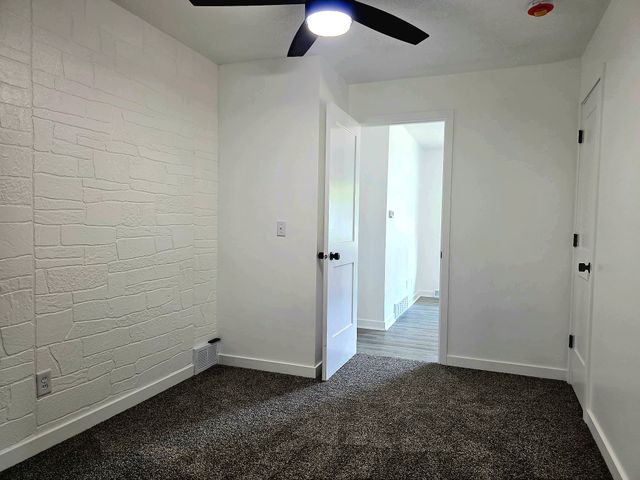2228 Lyon Street, Des Moines, IA 50317