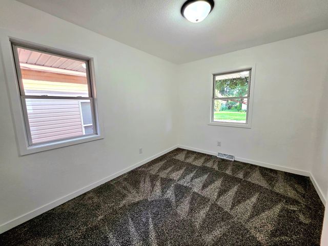 2228 Lyon Street, Des Moines, IA 50317