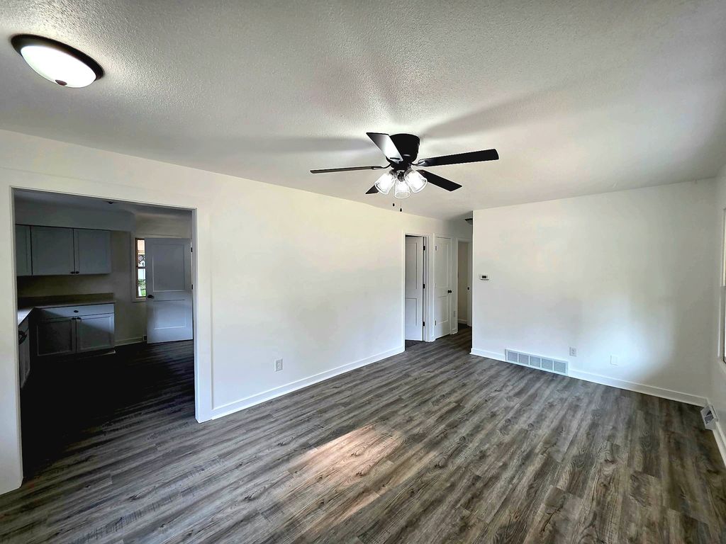 2228 Lyon Street, Des Moines, IA 50317