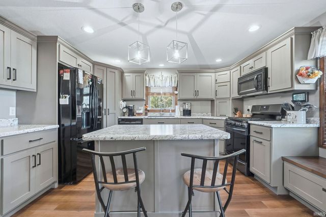 8727 Sakaden Parkway, Fort Wayne, IN 46825