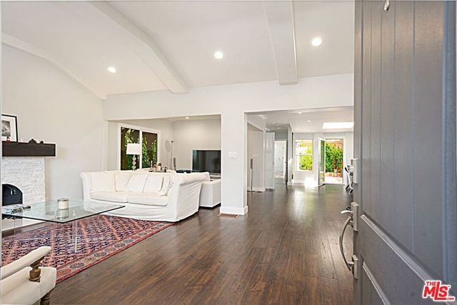 9023 PHYLLIS Avenue, West Hollywood, CA 90069