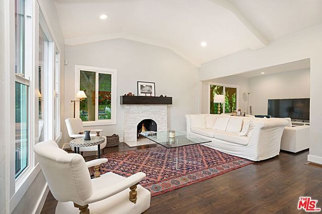 9023 PHYLLIS Avenue, West Hollywood, CA 90069