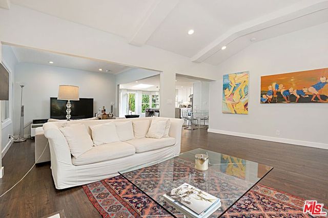 9023 PHYLLIS Avenue, West Hollywood, CA 90069