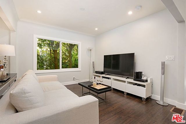 9023 PHYLLIS Avenue, West Hollywood, CA 90069