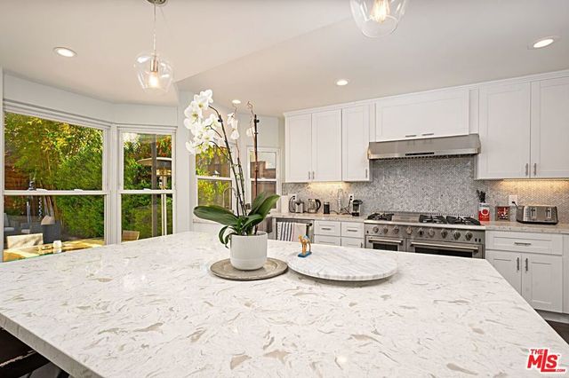 9023 PHYLLIS Avenue, West Hollywood, CA 90069