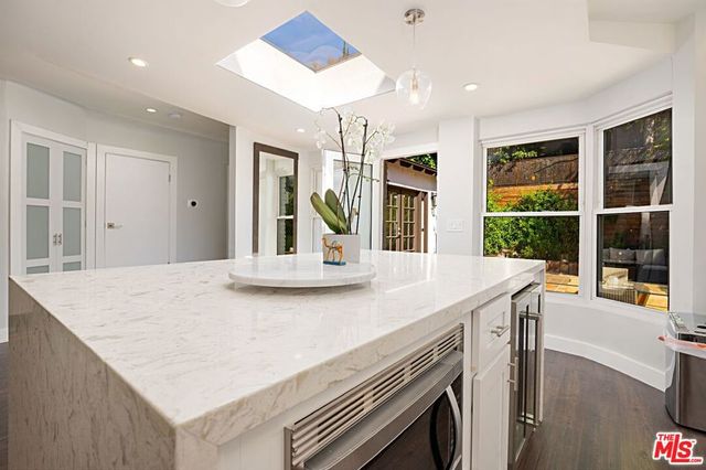 9023 PHYLLIS Avenue, West Hollywood, CA 90069