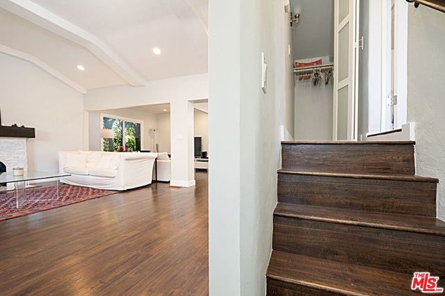 9023 PHYLLIS Avenue, West Hollywood, CA 90069